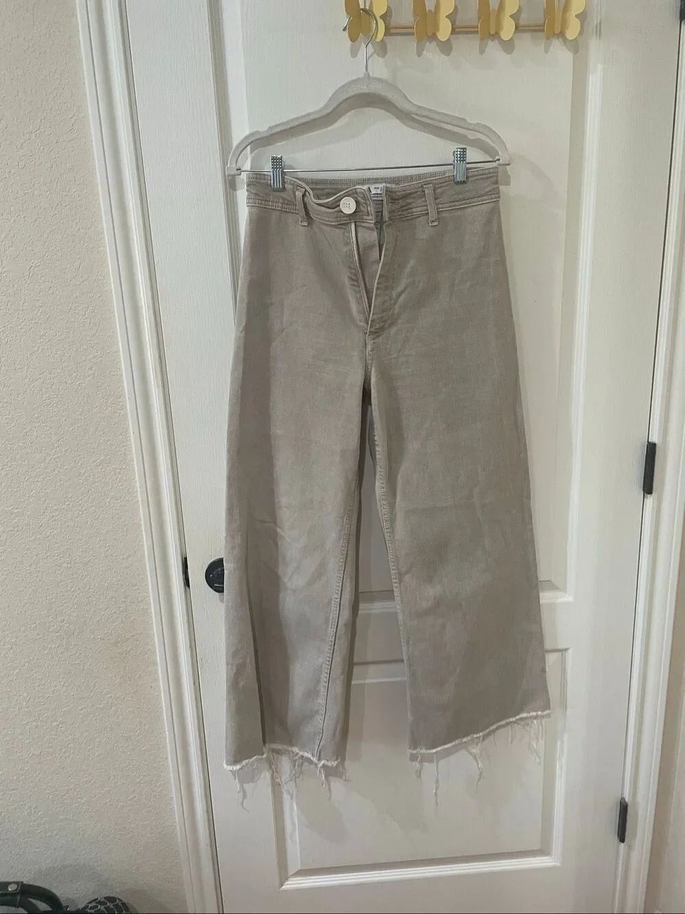 Zara wide leg culotte-style jeans with a frayed raw hem size 8